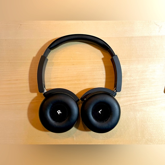 AKG Y50 Headphones - Picture 2 of 4